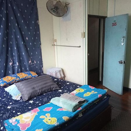 Np Guesthouse Трат Екстериор снимка