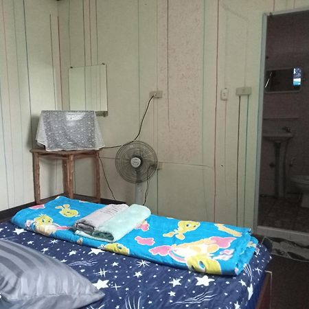 Np Guesthouse Трат Екстериор снимка