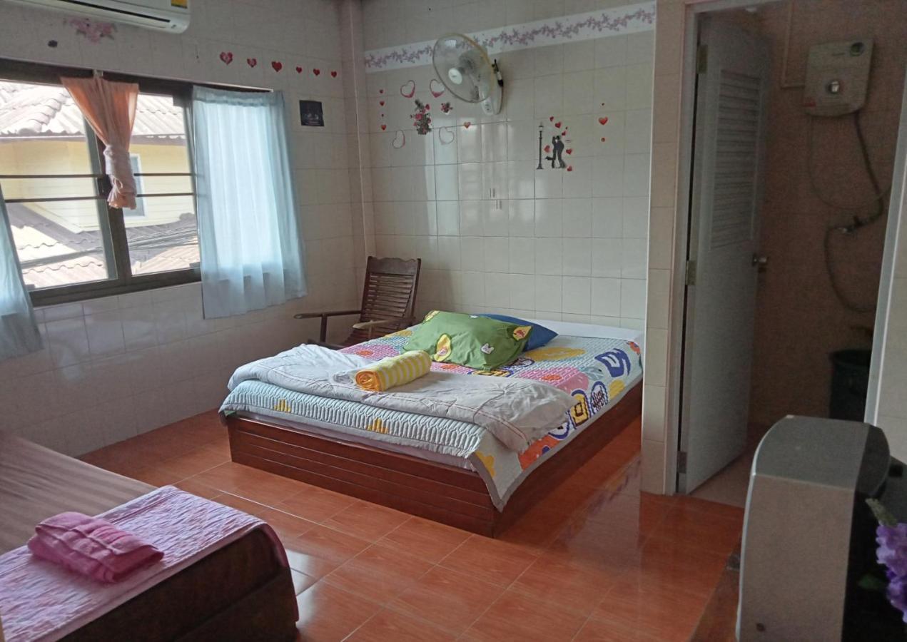 Np Guesthouse Трат Екстериор снимка