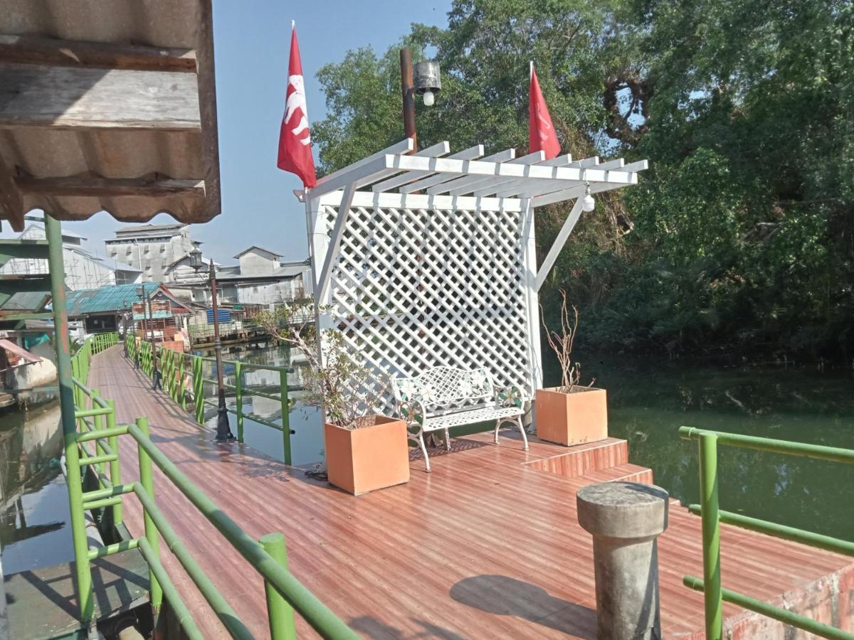 Np Guesthouse Трат Екстериор снимка