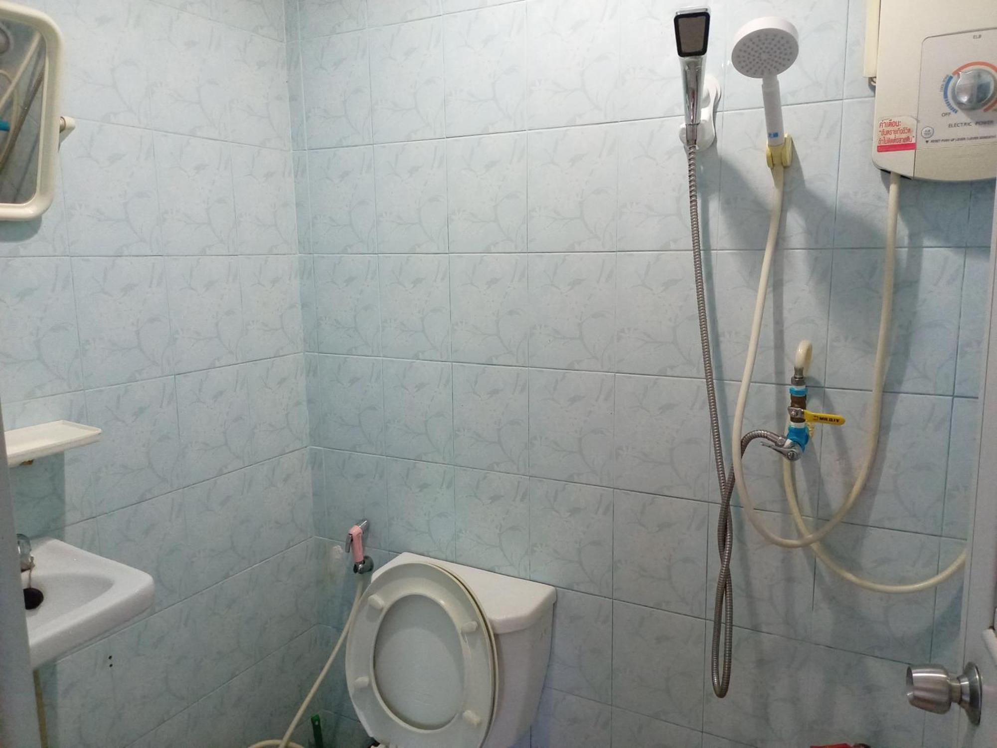 Np Guesthouse Трат Екстериор снимка