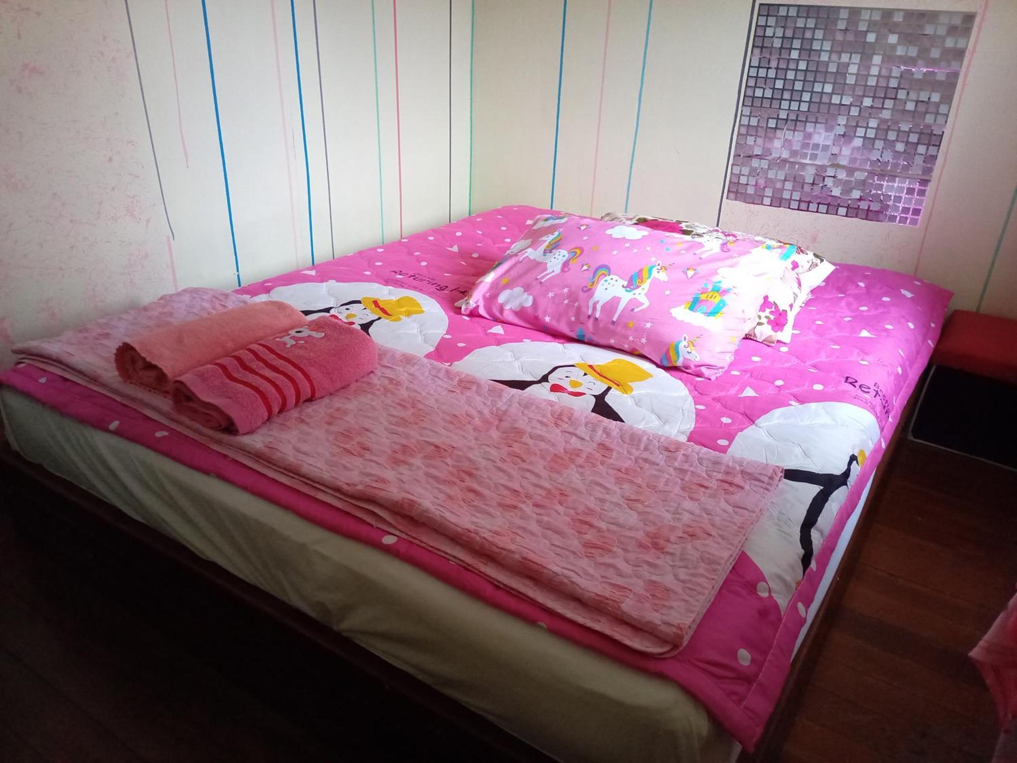 Np Guesthouse Трат Екстериор снимка