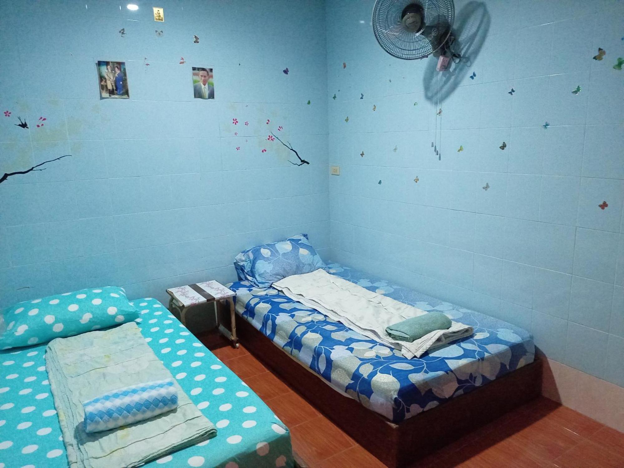 Np Guesthouse Трат Екстериор снимка