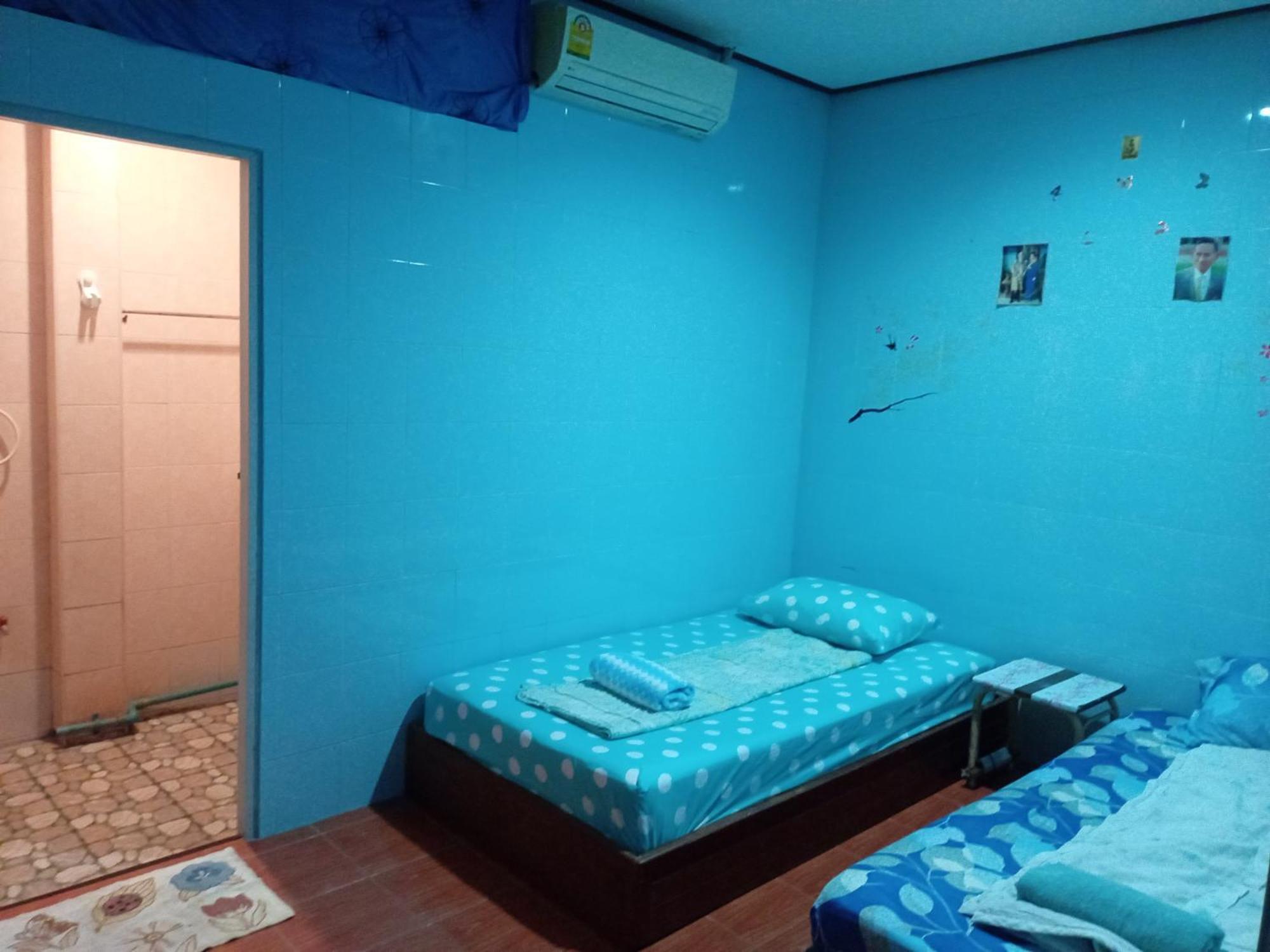 Np Guesthouse Трат Екстериор снимка