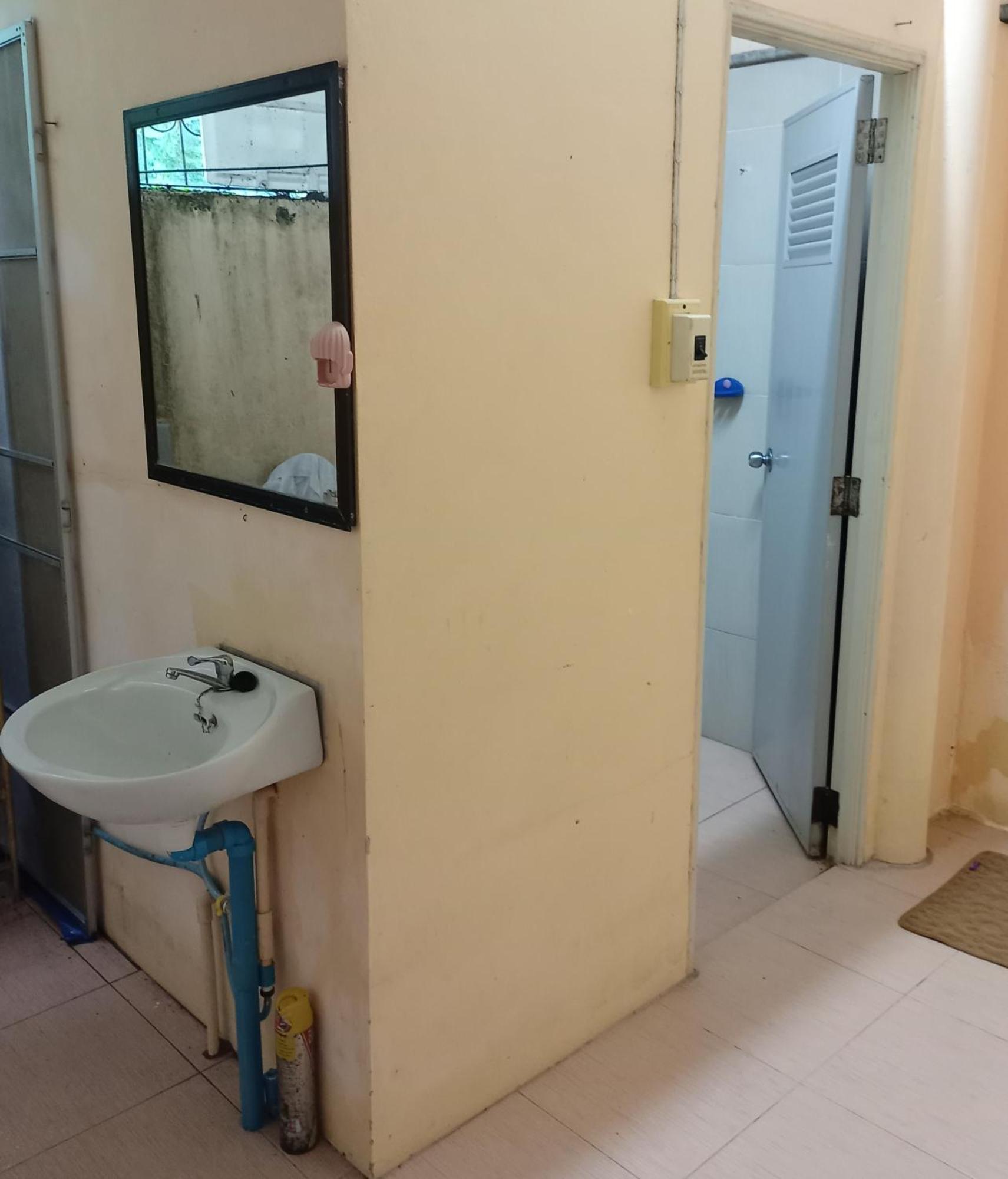 Np Guesthouse Трат Екстериор снимка