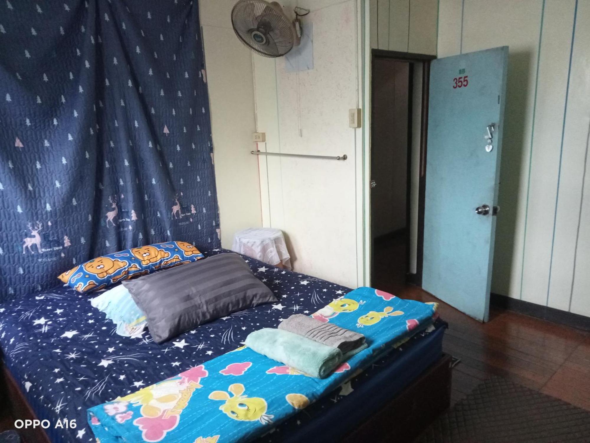 Np Guesthouse Трат Екстериор снимка