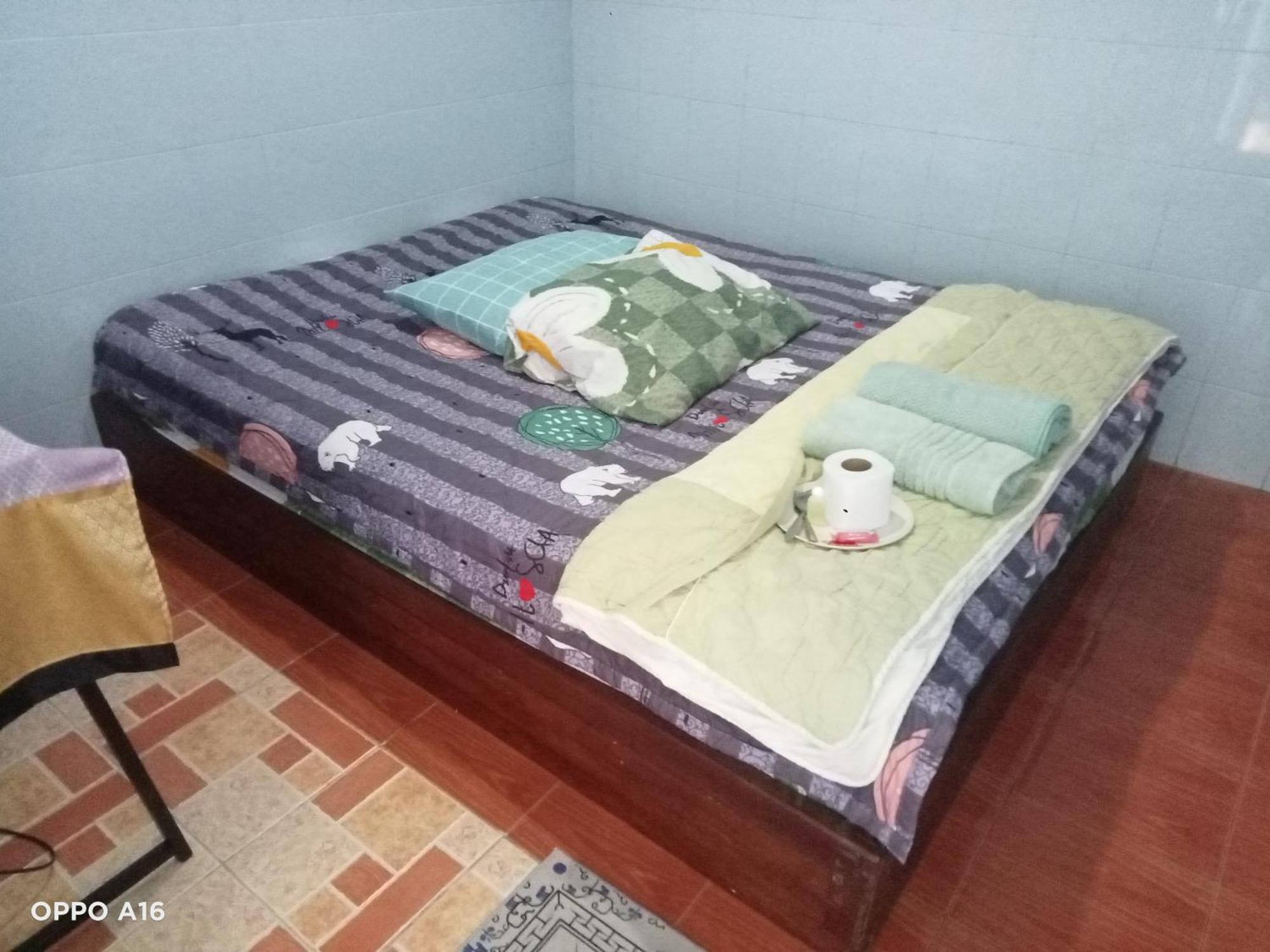 Np Guesthouse Трат Екстериор снимка