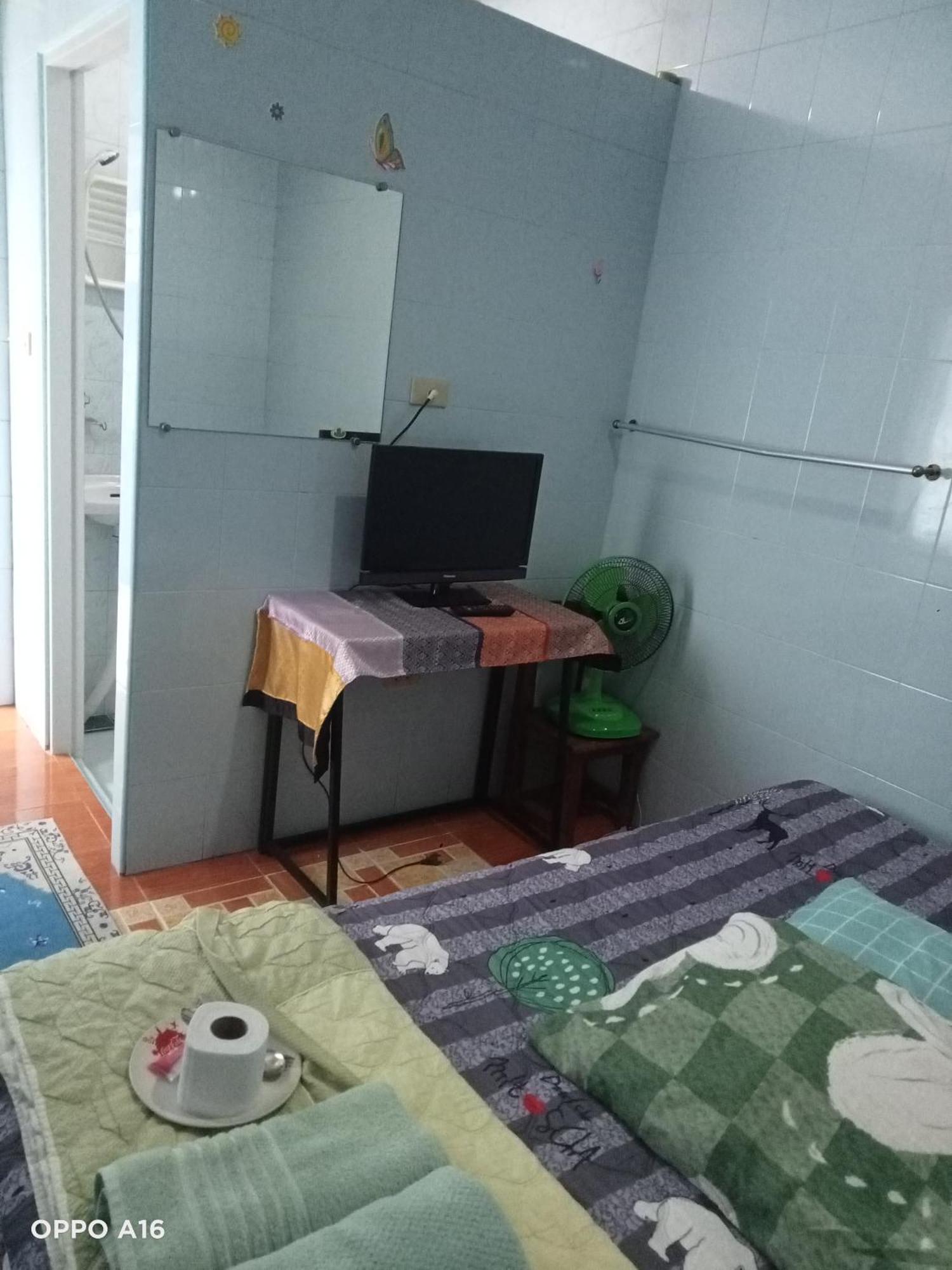 Np Guesthouse Трат Екстериор снимка